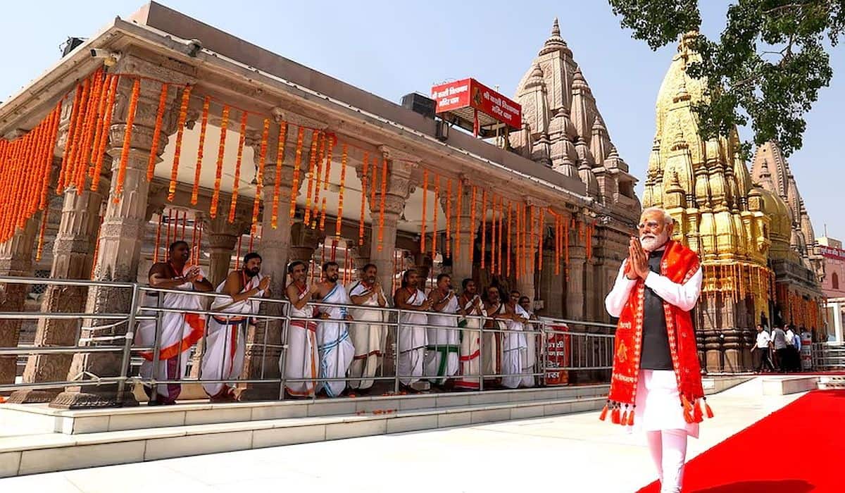 Prime Minister performs Darshan and Pooja at Baba Vishwanath Temple; prays for the prosperity and good health of the people of the nation  