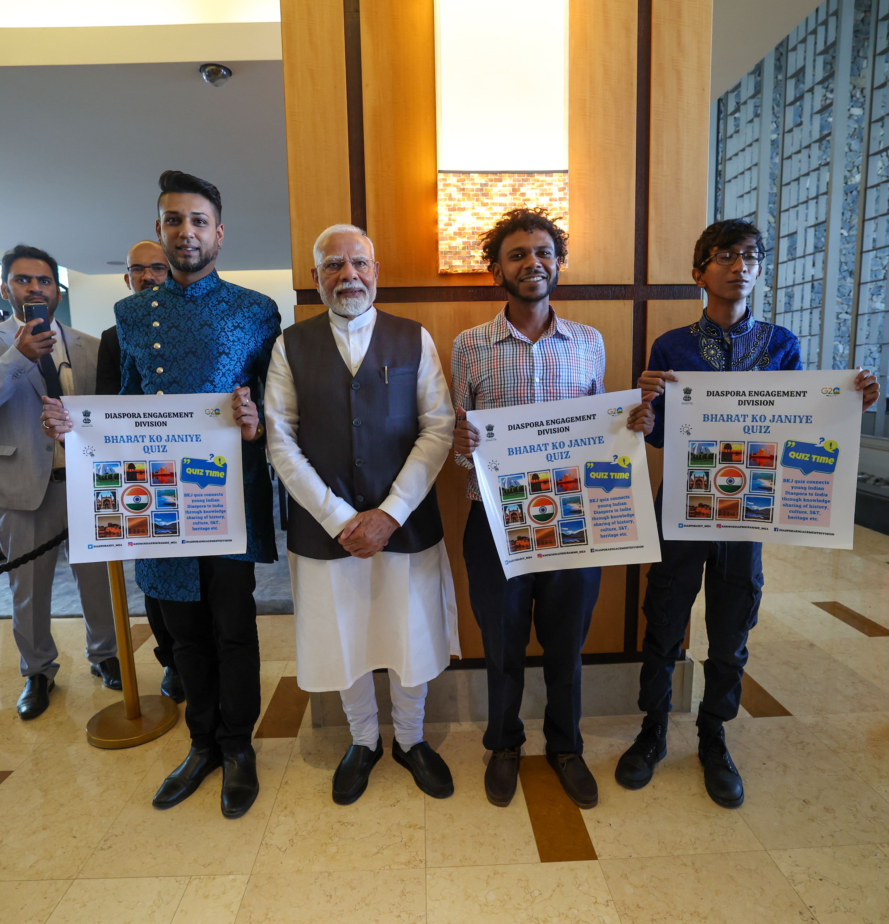 وزیر اعظم نے ٹرینیڈاڈ اور ٹوباگو میں بھارت کو جانیے (نو انڈیا) کوئز کے فاتحین سے ملاقات کی