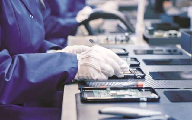 Apple rings up record run in India's phone exports amid US tariff threat