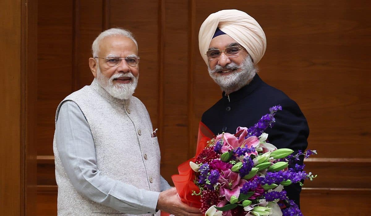 Lieutenant Governor of Delhi meets Prime Minister
