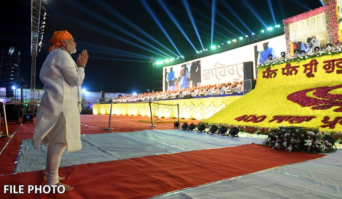 Prime Minister offers respectful homage to Sri Guru Tegh Bahadur Ji on the occasion of Parkash Purab