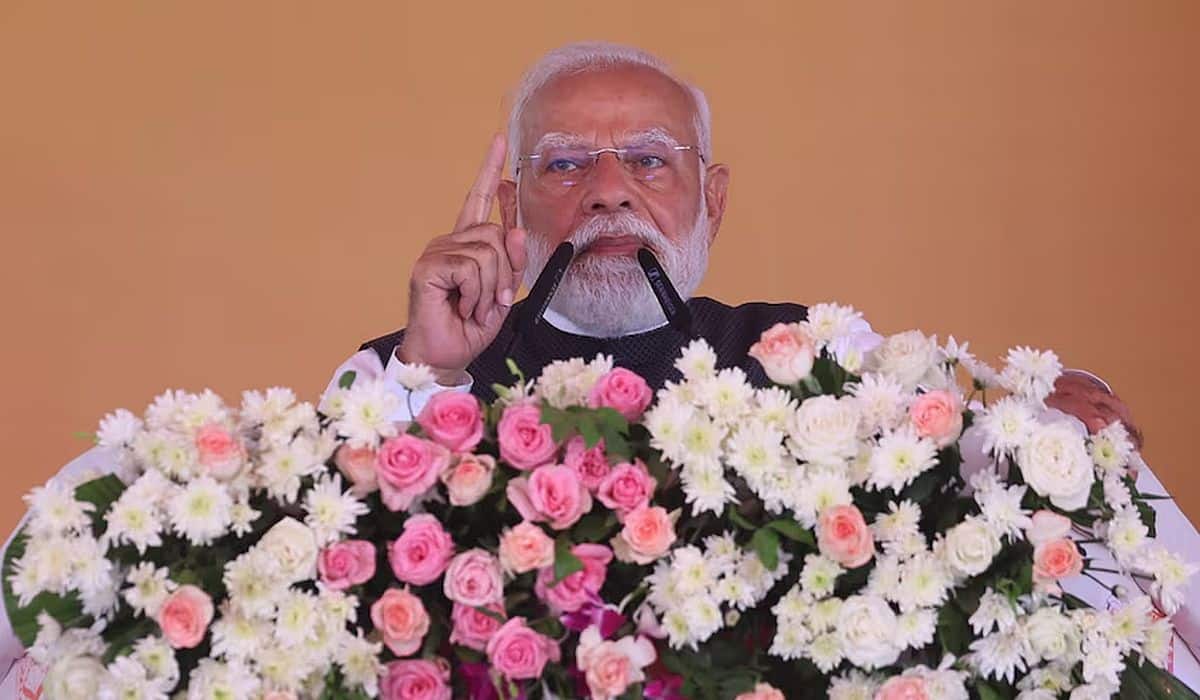 Prime Minister performs Darshan and Pooja at Baba Vishwanath Temple; prays for the prosperity and good health of the people of the nation  