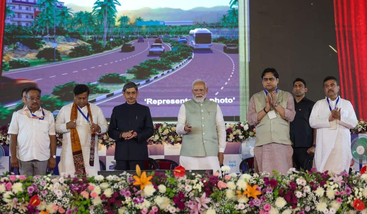 PM Modi lays foundation stone, inaugurates various development works worth Rs.18,700 crore in Kolkata, West Bengal