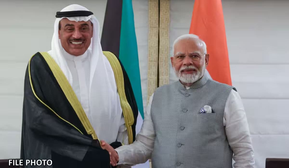 Prime Minister Speaks with Crown Prince of Kuwait