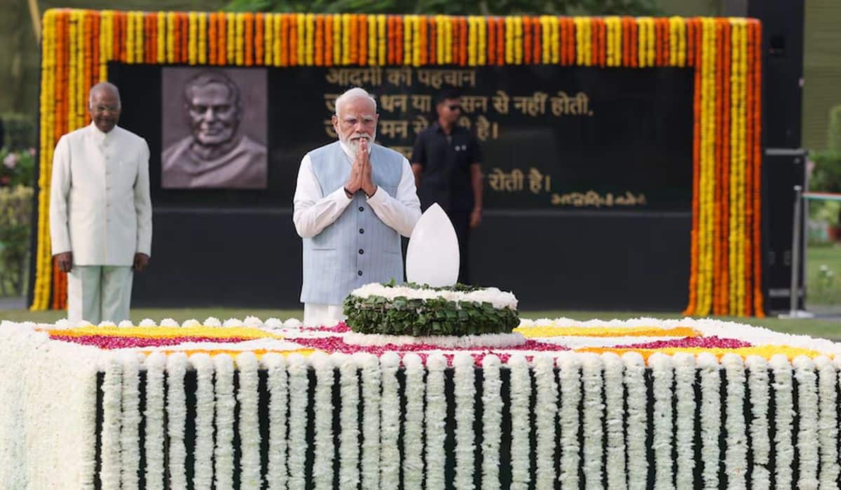 Prime Minister pays homage to former Prime Minister, Shri Atal Bihari Vajpayee at Sadaiv Atal