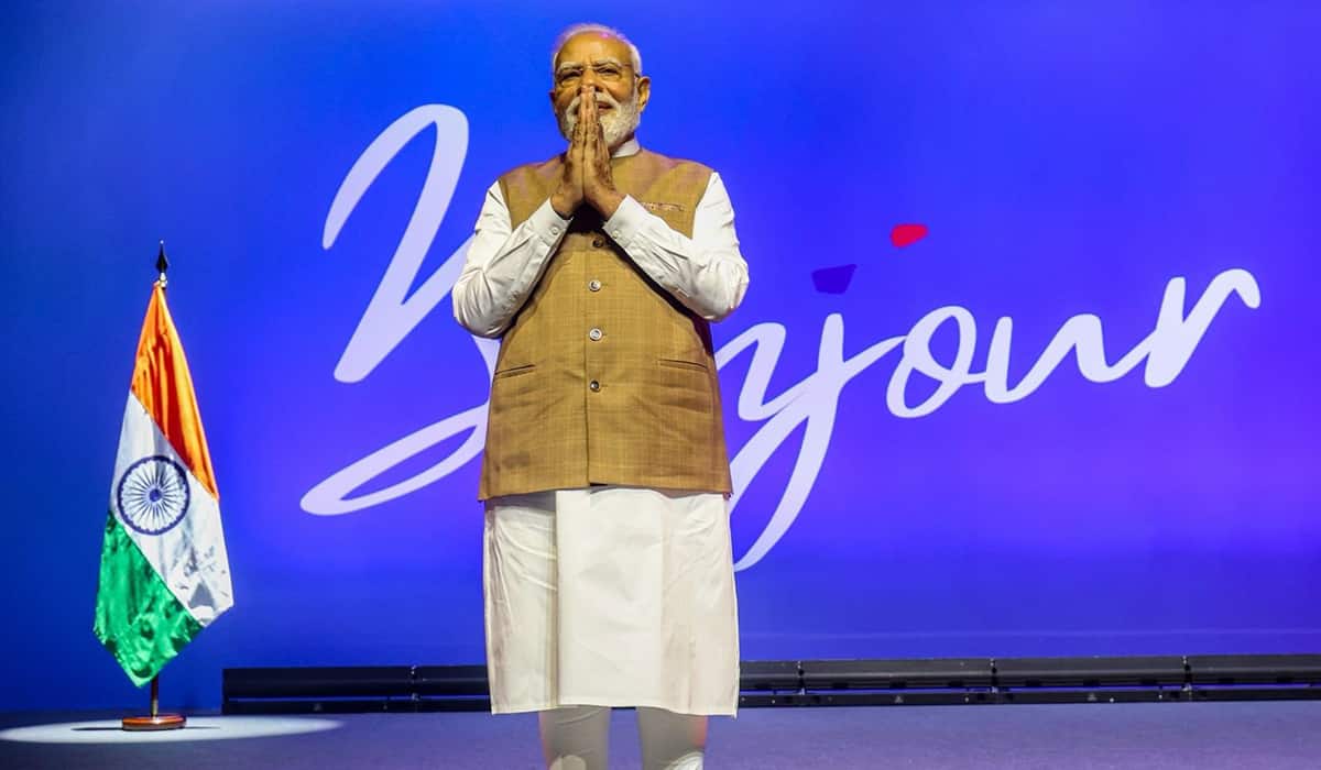 Prime Minister addresses the Indian Community in Paris