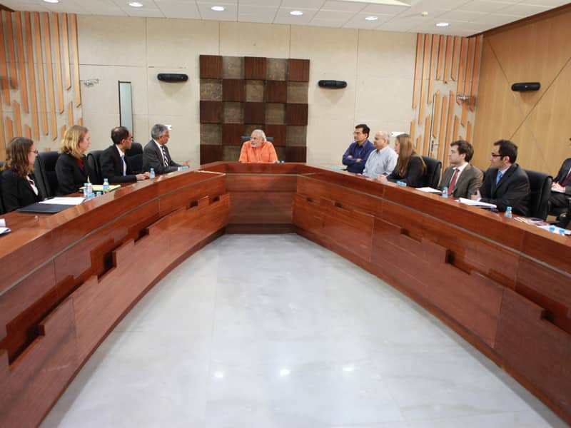 Students of Yale University pay courtesy visit to CM